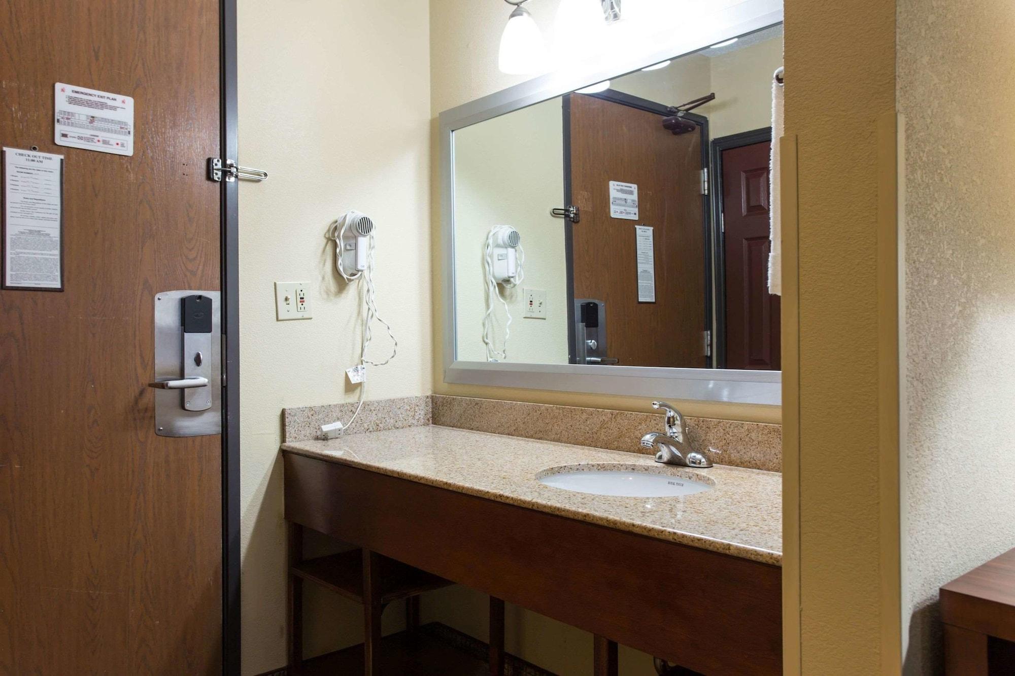 Comfort Inn Columbia-Bush River Екстер'єр фото